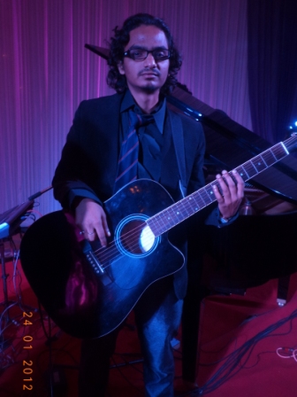 male guitar players Gaziantep Turkey