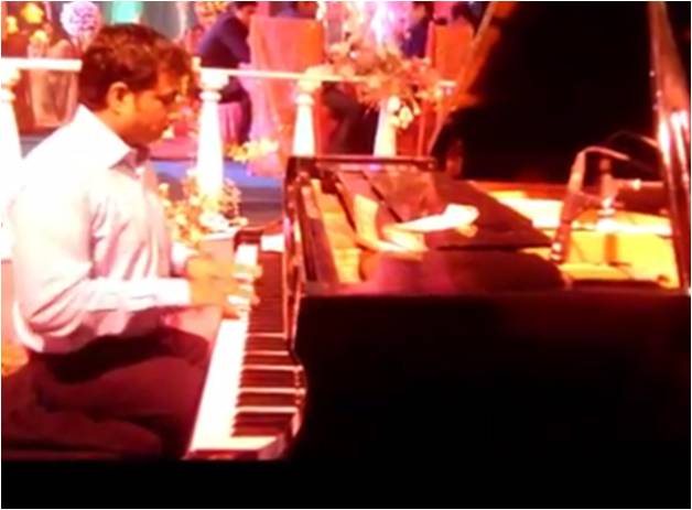 male piano players Gaziantep Turkey